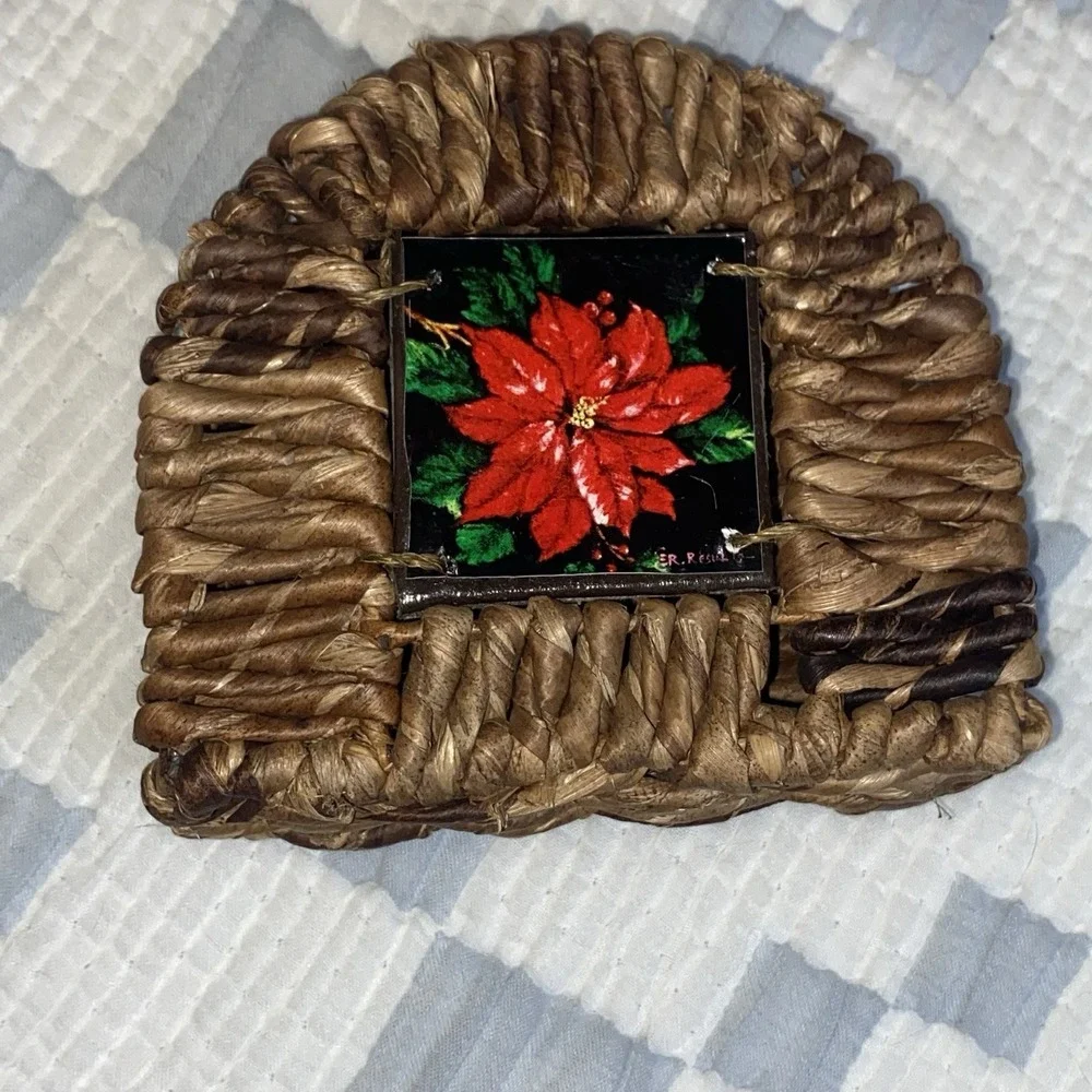 Handmade Wicker‎ Napkin Holder with Floral Christmas Design, Brown Red Green